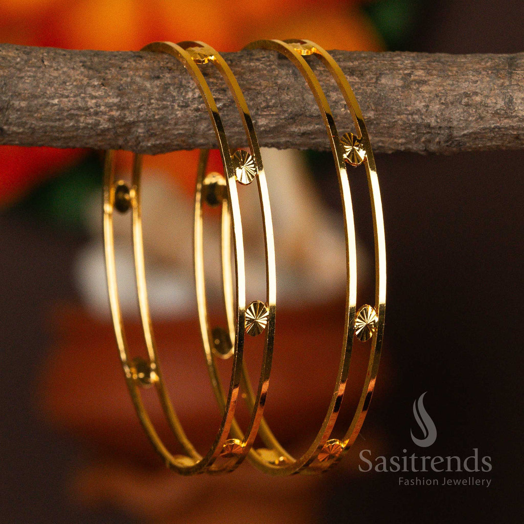 Micro gold-plated bangles with detailed sunburst engravings for a luminous effect