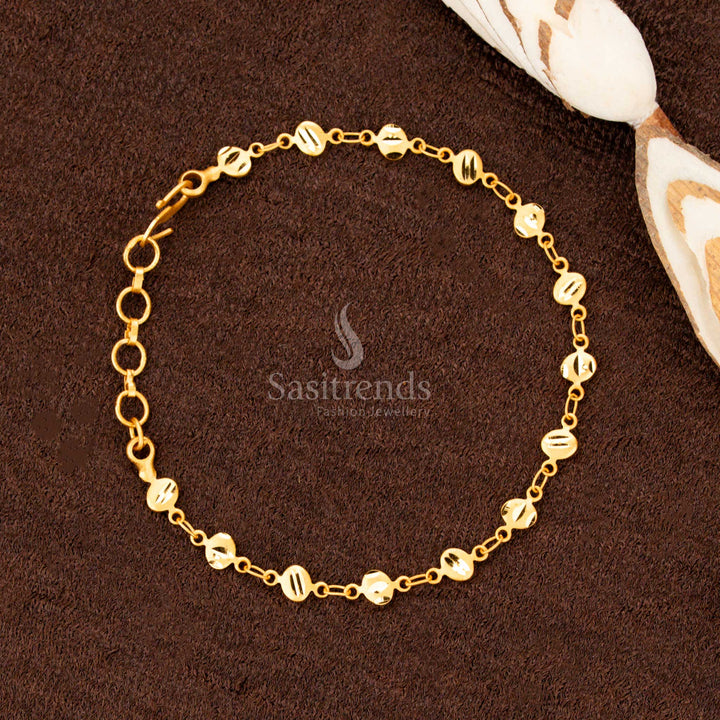 A vibrant oval charm bracelet, infused with micro gold plating for a bold yet elegant appearance - Sasitrends