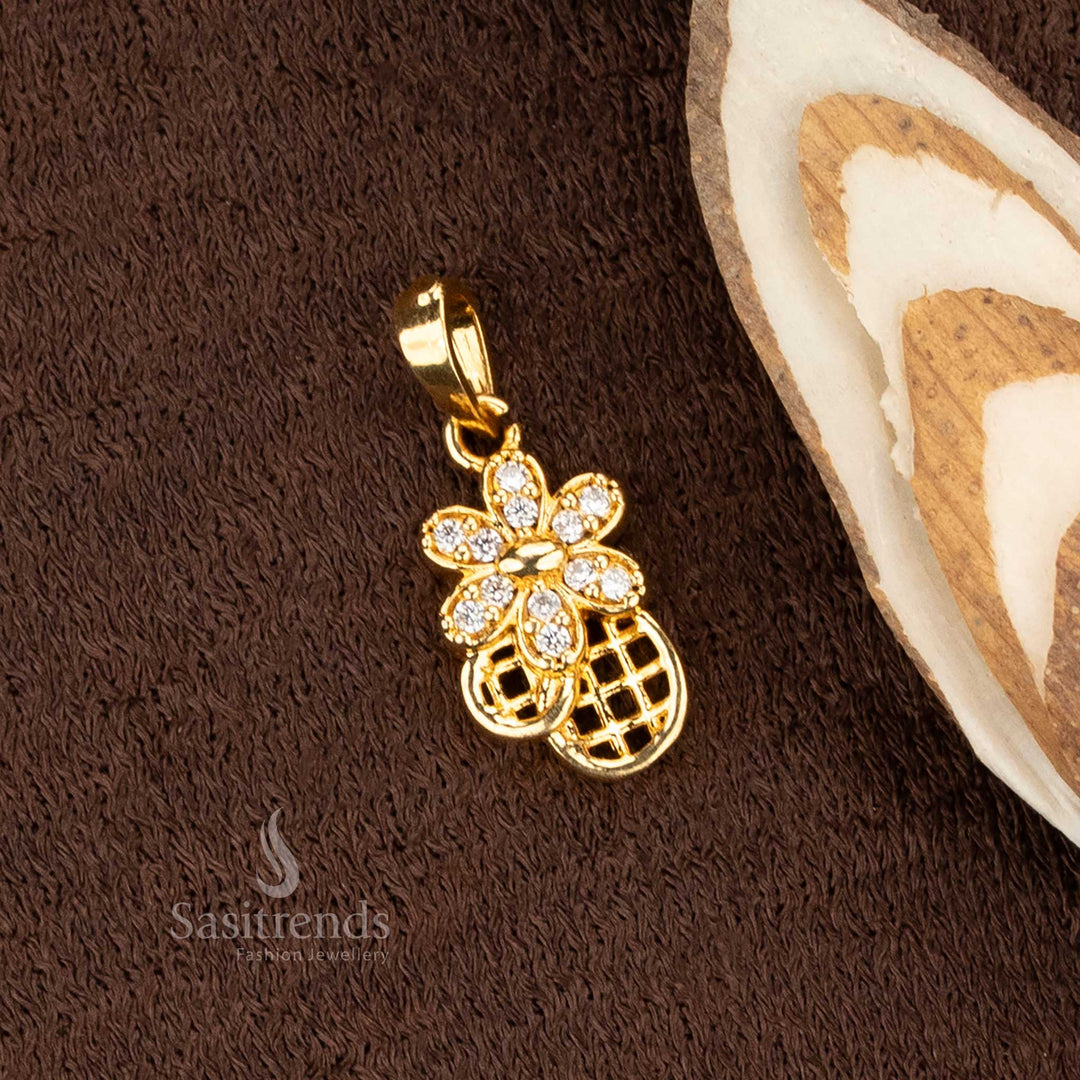 Grid Circle Pendant with Flower Motif – Looks Like Real Gold - Sasitrends