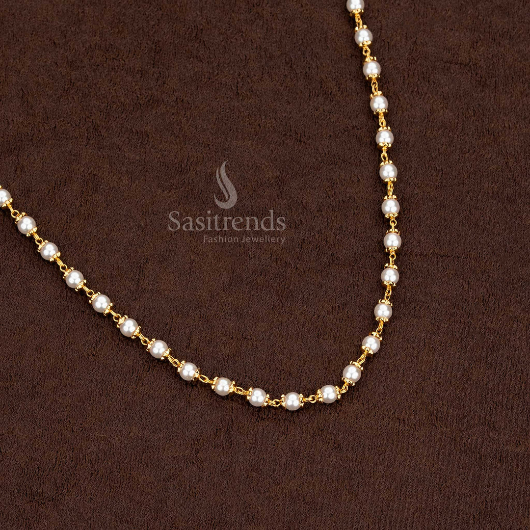 Traditional pearl chain jewellery with small pearls and gold links - Sasitrends