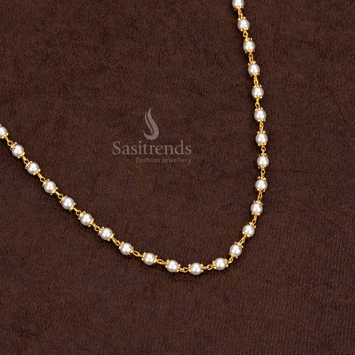 Traditional pearl chain jewellery with small pearls and gold links - Sasitrends