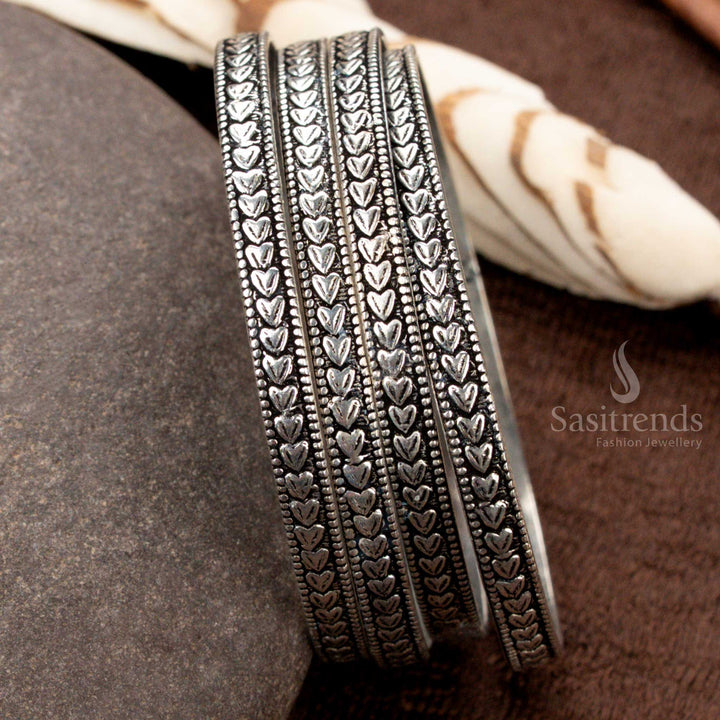 Sasitrends Elegant Ethnic Heritage Oxidised Heart Bangles
