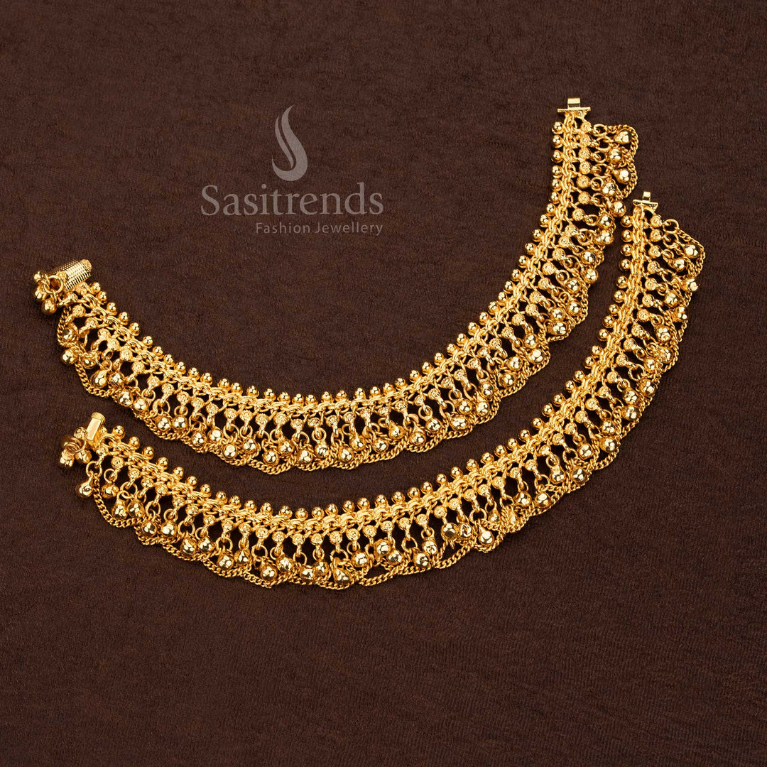 Illustrious Golden Ball Anklets Featuring Celestial Gold Craftsmanship And Radiant Ornamental Detailing – Exquisite Traditional Jewellery For Noble Brides And Heritage Grandeur – Sasitrends