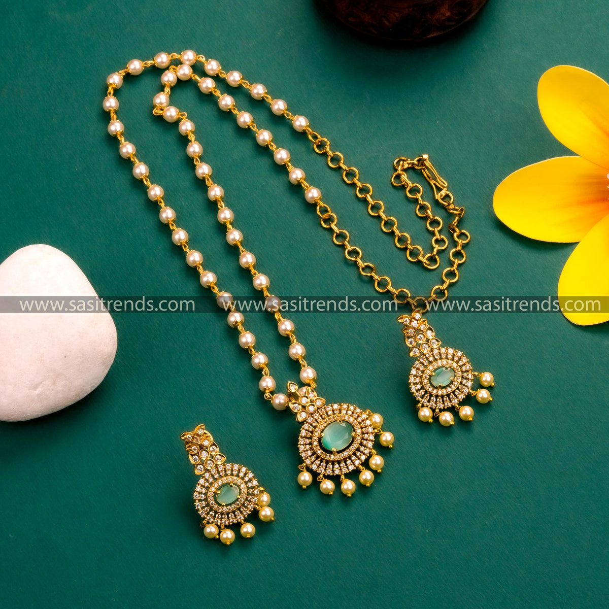 New Traditional Wear Matte Gold Plated Pendant Pearl Necklace Set with
