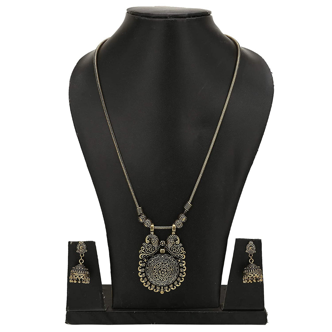 Necklace with earrings for tradition saree wears