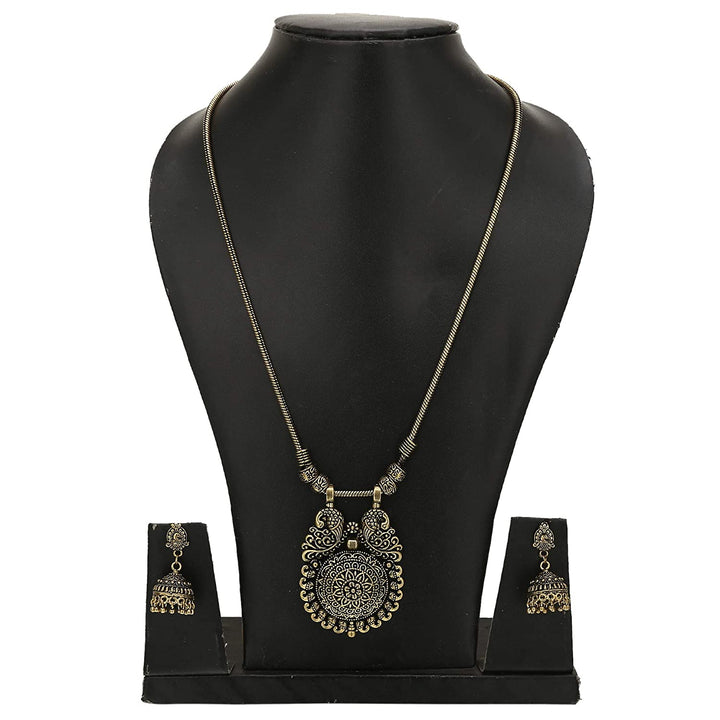 Necklace with earrings for tradition saree wears