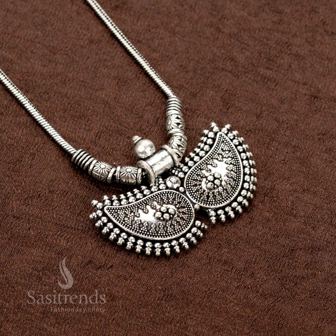 Traditional glory comes alive in this oxidised chain necklace, featuring finely detailed twin paisley pendants—an enchanting piece of Indian festive jewellery for cultural celebrations - Sasitrends