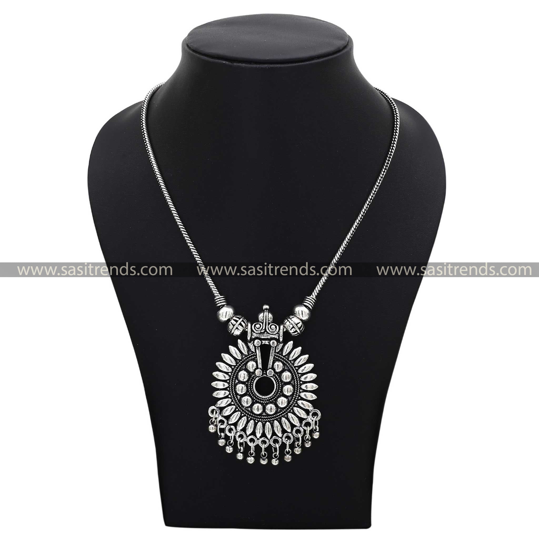 Elegant Flower Pendant Necklace Set - Perfect for Traditional Occasions - Sasitrends