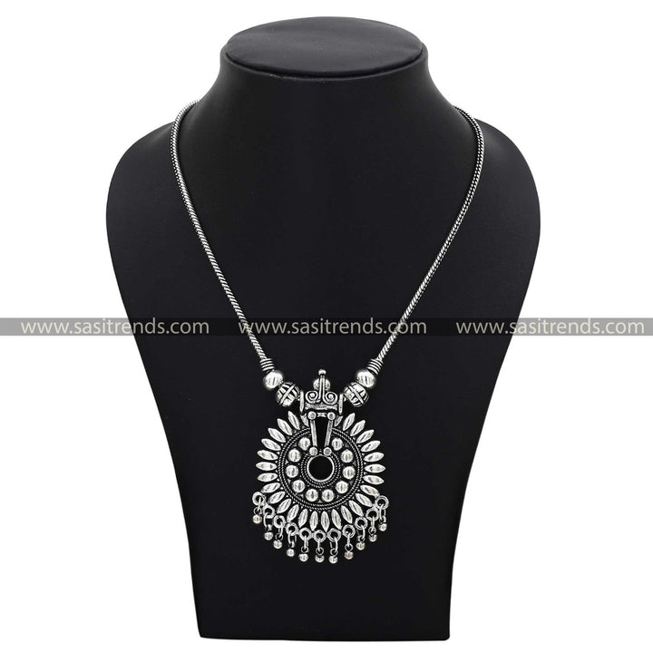 Elegant Flower Pendant Necklace Set - Perfect for Traditional Occasions - Sasitrends