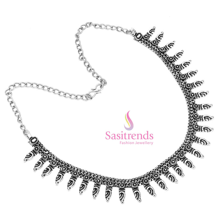 Grace of village artistry glows through this oxidised chain necklace, featuring folk-style pendant and hook-lock details – a piece of rural elegance in jewellery – Sasitrends