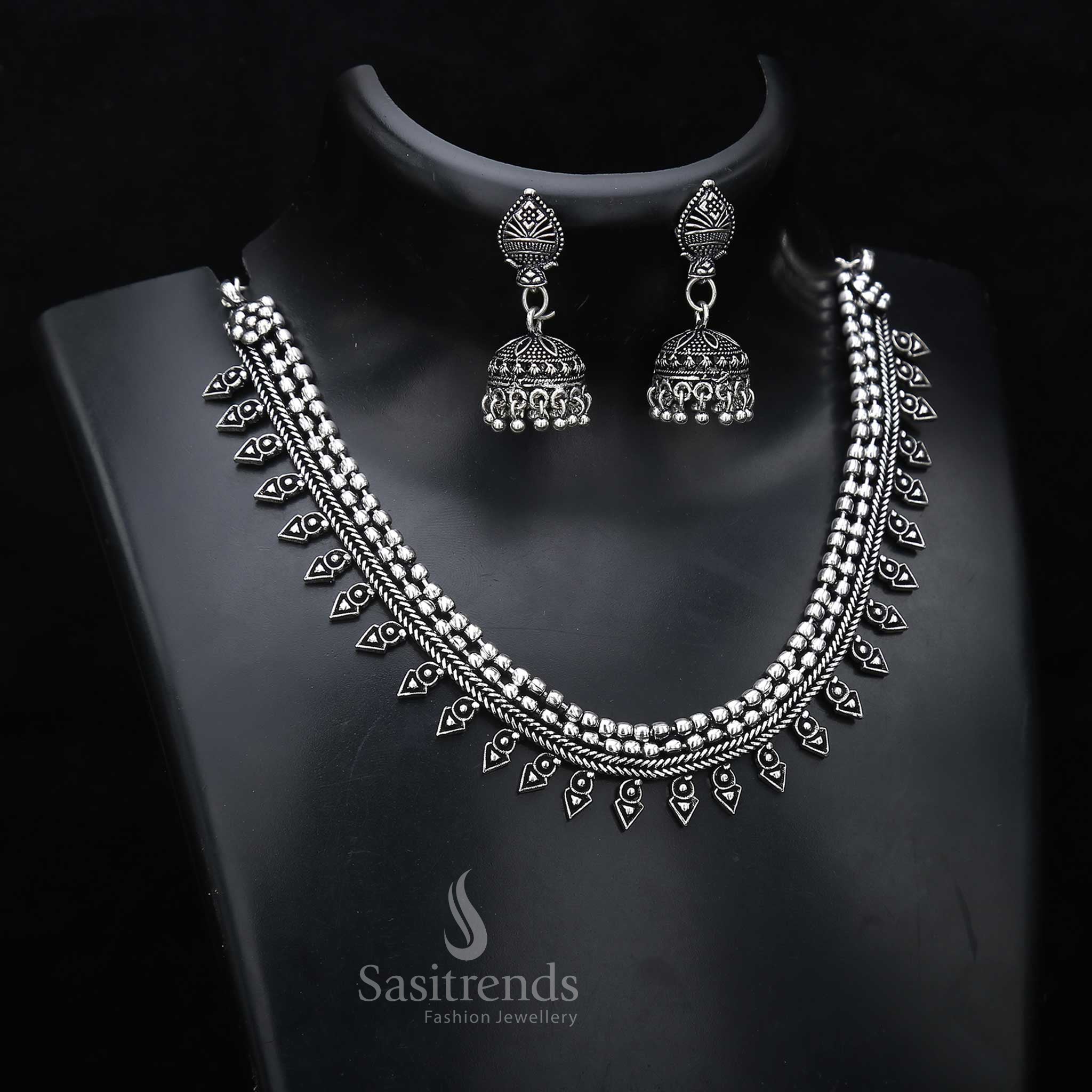 Elegant Oxidised Silver Leaf Pattern Jewellery Set with antique finish showcasing vintage charm, designed for traditional wear and cultural celebrations – Sasitrends