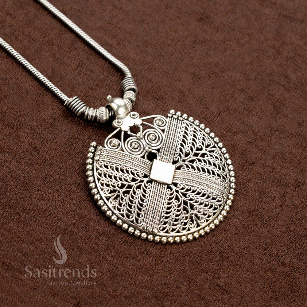 Antique Oxidised Silver Necklace with Curved Engraved Design – Sasitrends