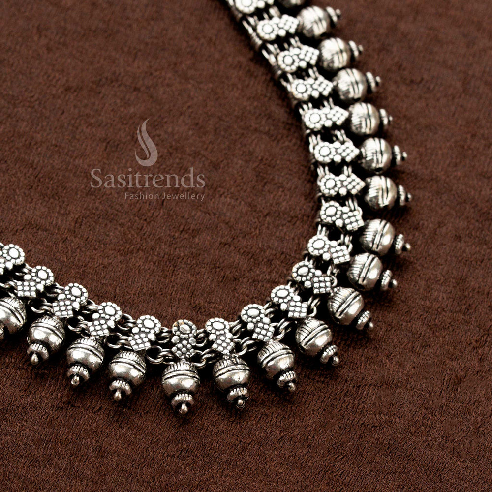 Traditional Oxidised Necklace with Floral Engraving and Antique Finish – Sasitrends