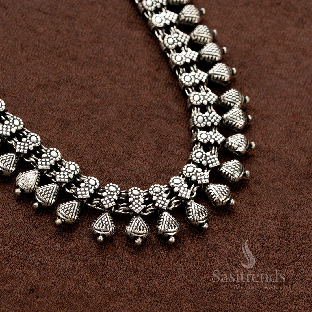 Traditional German Silver Navaratri necklace with tribal drop accents – Sasitrends