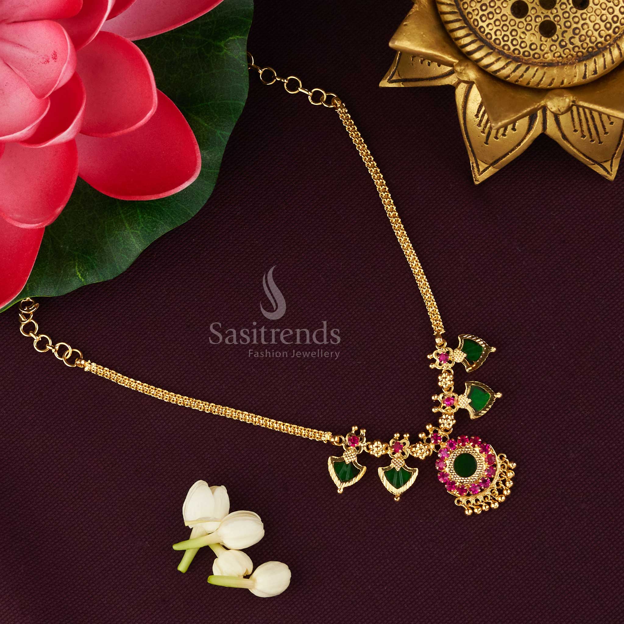 Charming Kerala traditional necklace featuring two green-pink Palakka petal stones and intricate micro gold plating, perfect for ethnic occasions and temple ceremonies – graceful handcrafted jewellery for women – Sasitrends