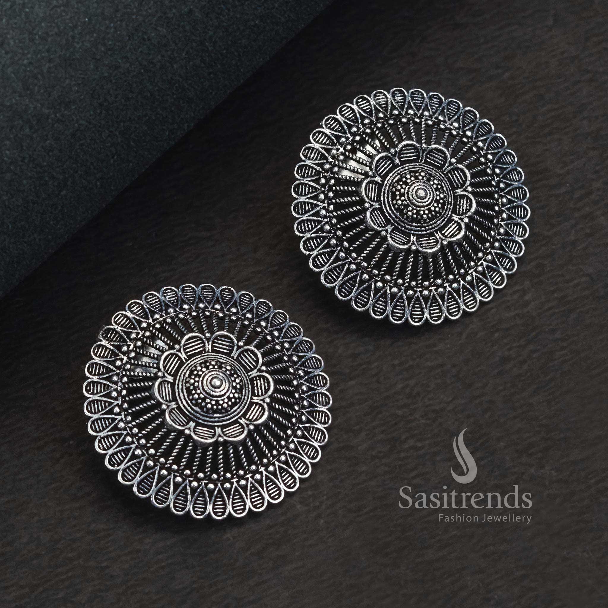 Cultural elegance defined in this oxidised Kanta choker combo earrings jewellery set, featuring traditional metal work and a perfect jhumka pair for girls – Sasitrends