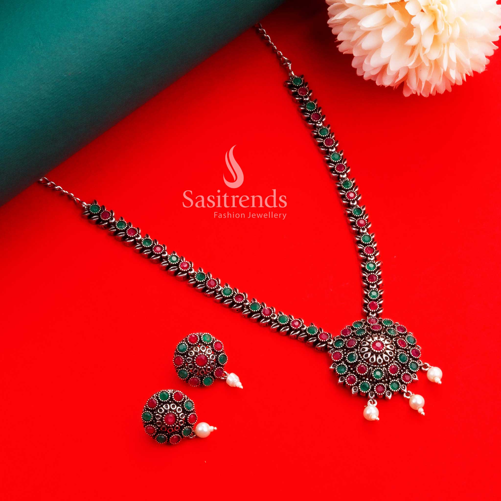 Navarathiri heritage-style oxidised silver floral necklace and earring jewellery set in ruby-green stones with pearl details, ideal for devotional and temple celebrations – Sasitrends