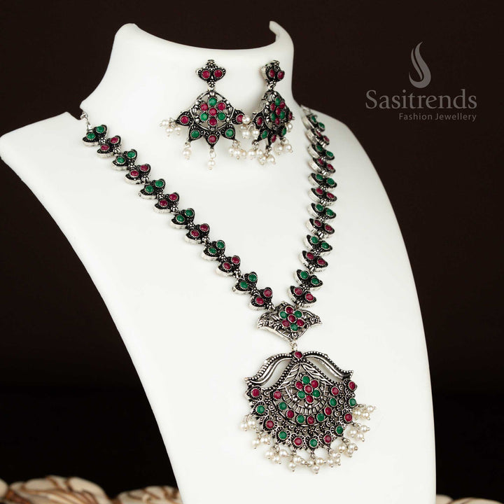 Ruby-green oxidised necklace with flower design and pearl drop earrings – festive glamour and regal colour fusion in sasitrends jewellery