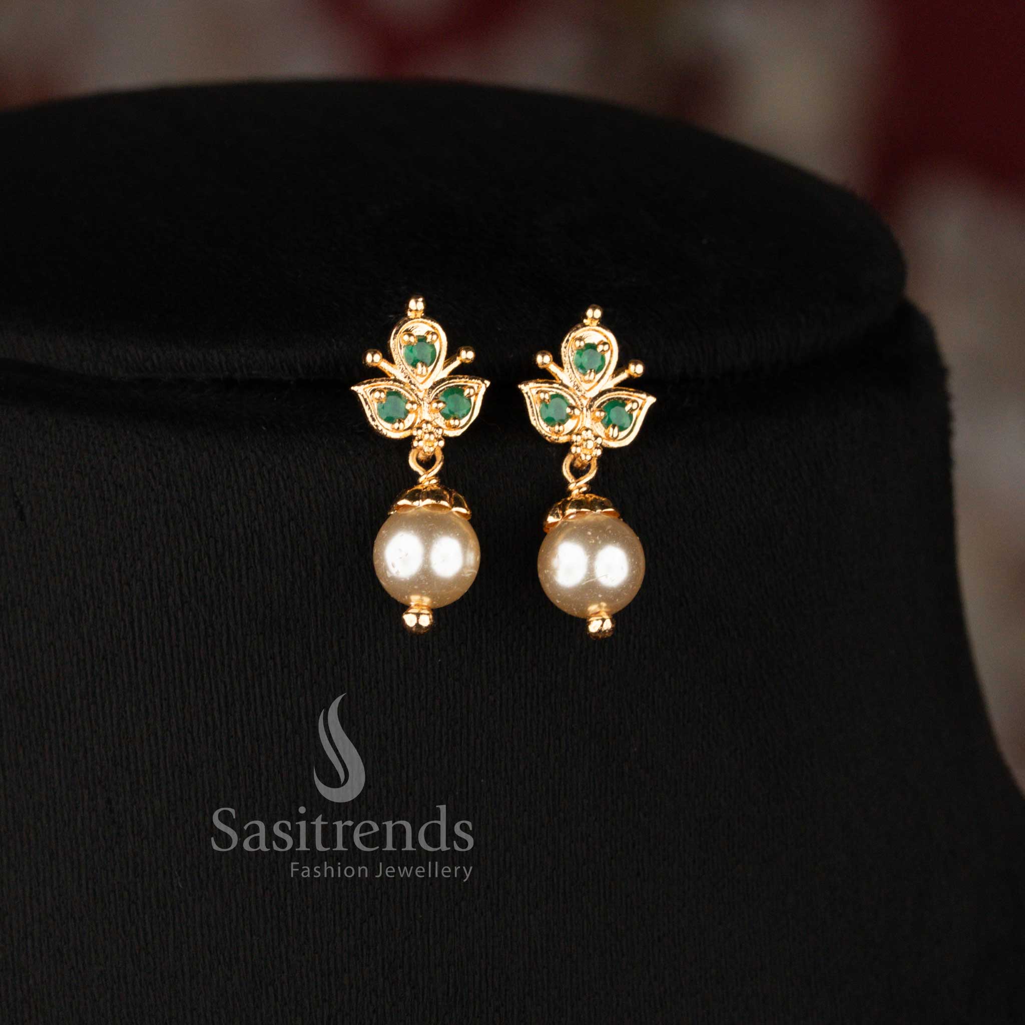 Elegant micro gold plated flexible chain necklace with floral pearl pendant that looks like real gold - Sasitrends