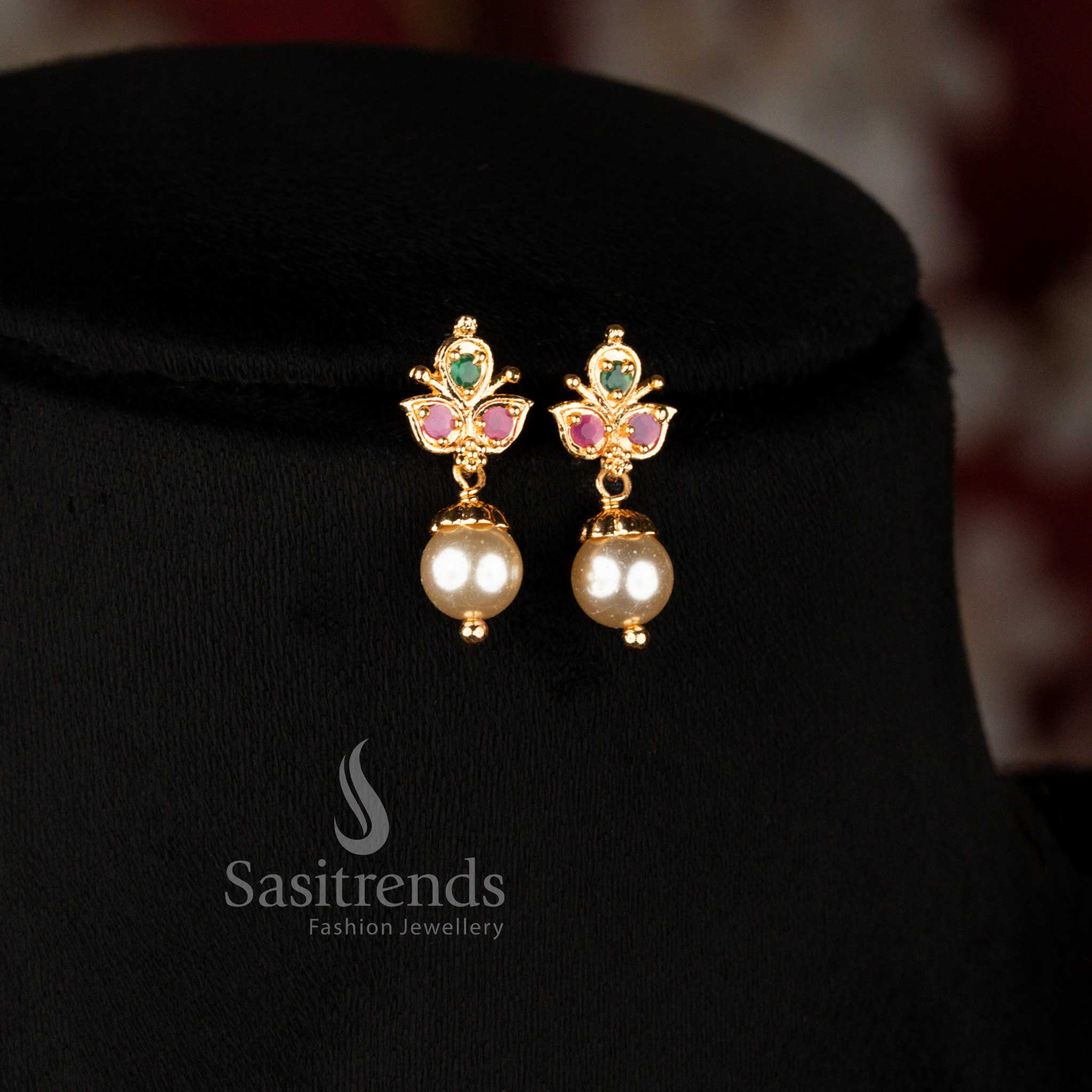 Elegant micro gold plated flexible chain necklace with floral pearl pendant that looks like real gold - Sasitrends
