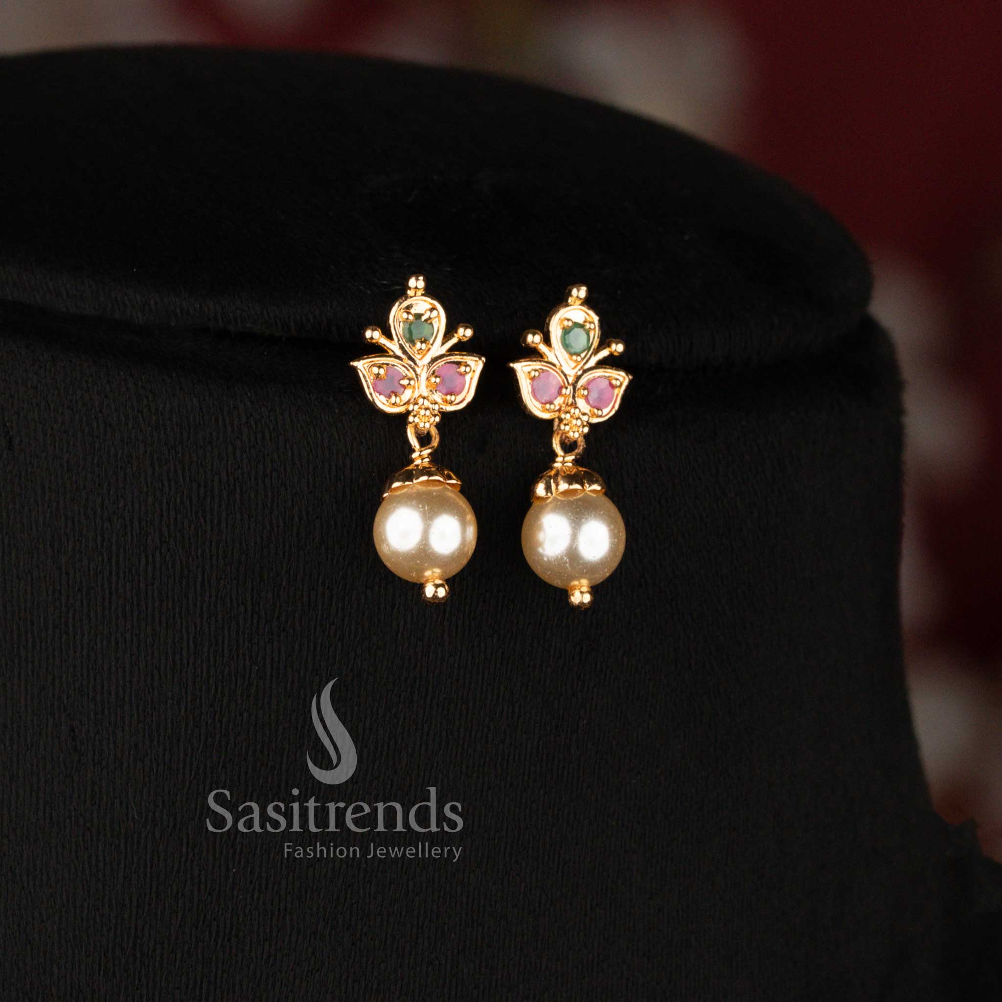 Elegant micro gold plated flexible chain necklace with floral pearl pendant that looks like real gold - Sasitrends