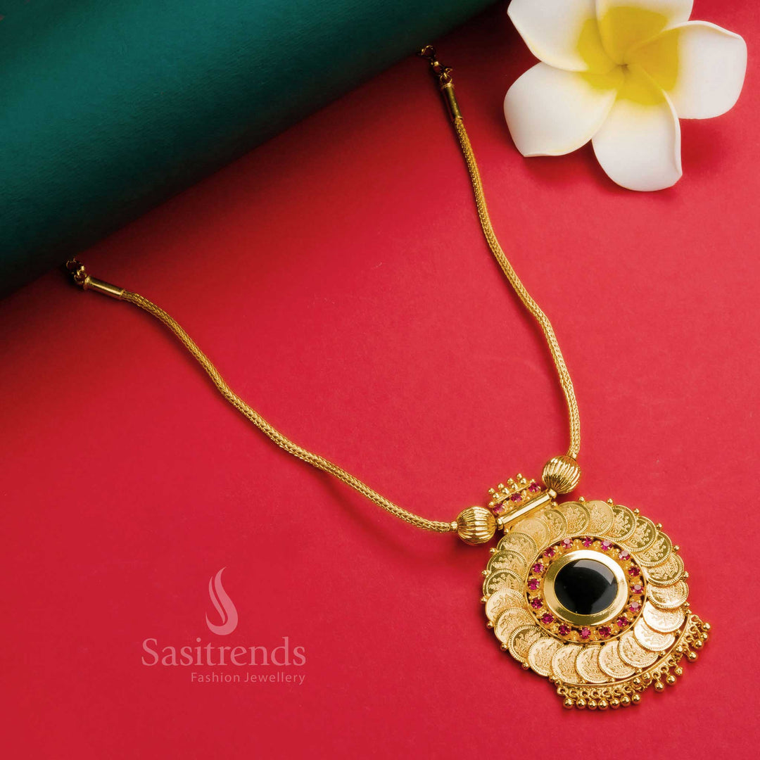 Micro gold plated traditional Kerala-style Lakshmi coin Palakka necklace featuring a rich green kemp stone pendant – a regal piece of festive jewellery ideal for pairing with Kanjeevaram sarees and silk blouses, crafted with temple elegance – Sasitrends