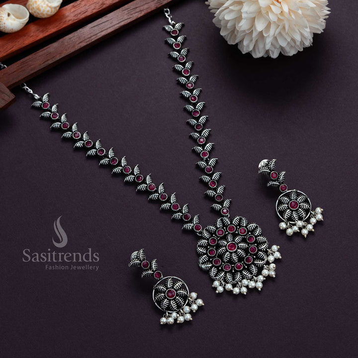 Ruby-coloured oxidised silver necklace set with trendy flower-leaf pendant and pearl earrings, graceful ethnic jewellery ideal for sarees and lehengas – Sasitrends