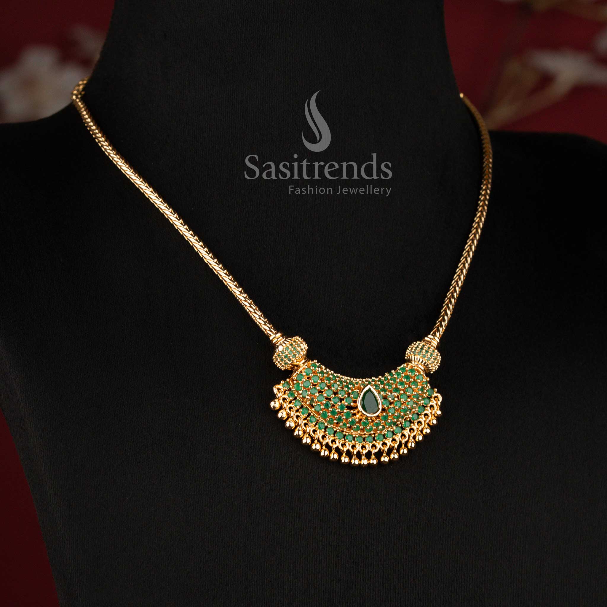 Beautiful crescent pendant flexible chain necklace with elegant craftsmanship - Sasitrends