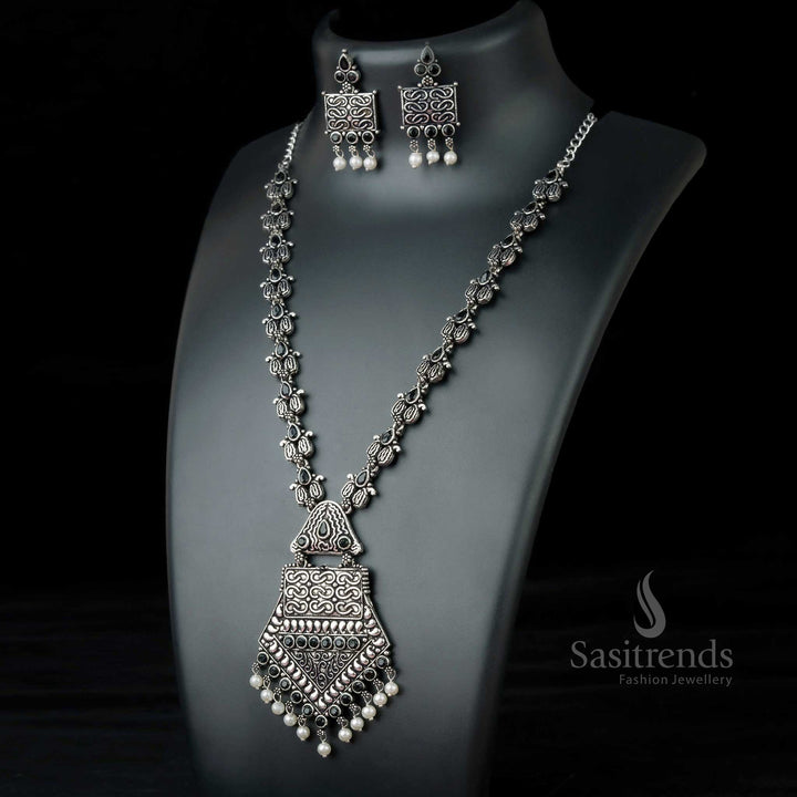 Midnight Black Tribal Design Oxidised Silver Necklace with sparkling stones and elegant pearl accents – Artistic ethnic jewellery by Sasitrends
