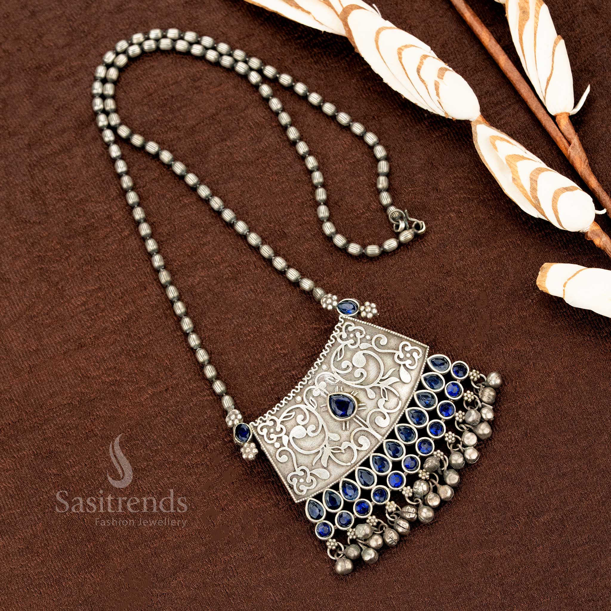 Engraved floral pendant necklace in oxidised silver with vibrant blue stone and antique tribal links, perfect for ethnic style – Sasitrends