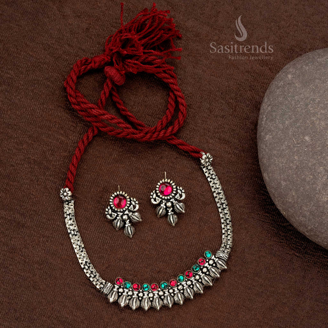 Oxidised leaf motif necklace set with adjustable thread closure - Sasitrends