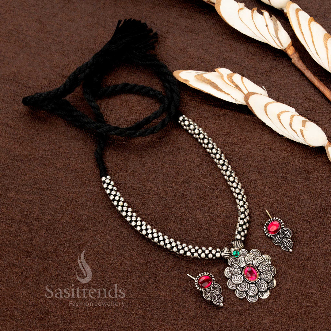 Traditional Kolapuri necklace and earrings set for Navarathri – floral spiral motif