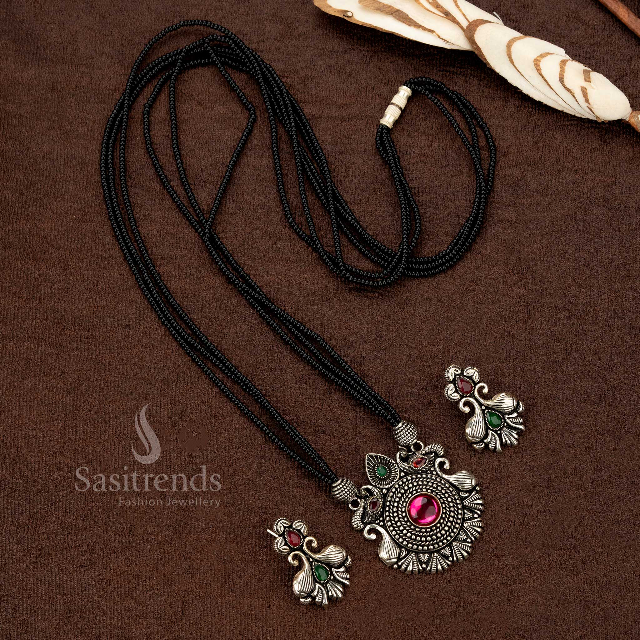 Intricately designed oxidised necklace set with floral and circular embellishments - Sasitrends