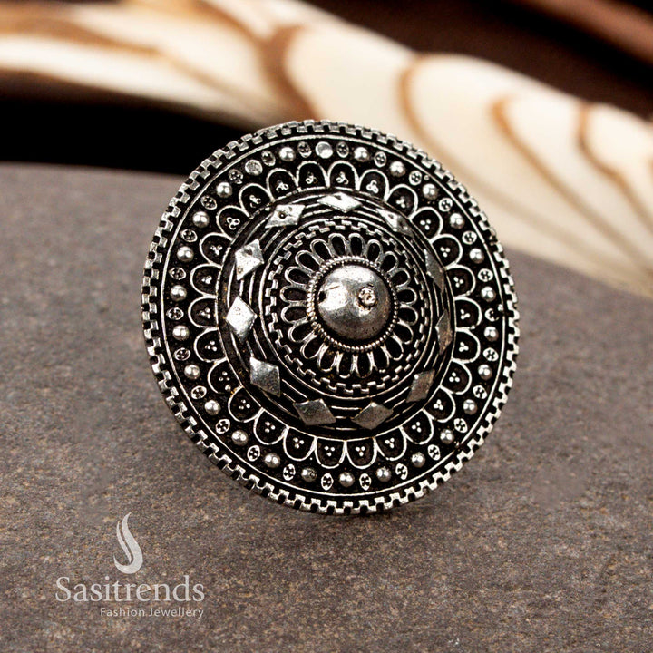 Floral swirl oxidised ring with petal dome pattern for saree styling – Sasitrends