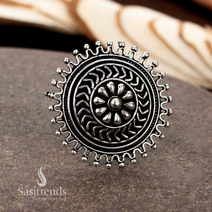 Oxidised peacock motif ring with engraved antique finish – Sasitrends