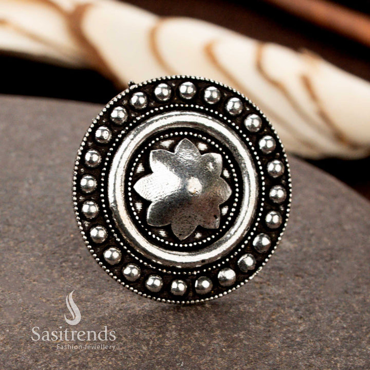 Floral swirl oxidised ring with petal dome pattern for saree styling – Sasitrends