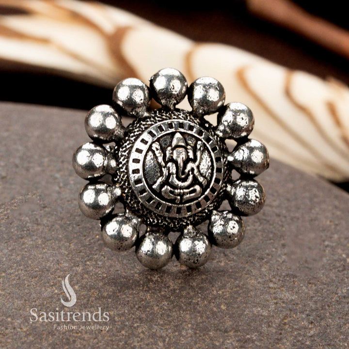 Oxidised peacock motif ring with engraved antique finish – Sasitrends