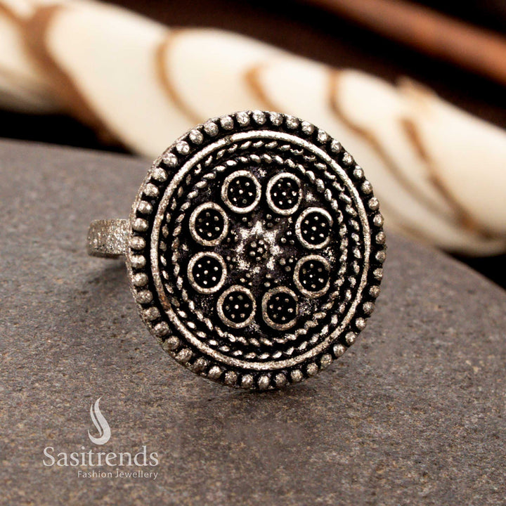 Oxidised peacock motif ring with engraved antique finish – Sasitrends