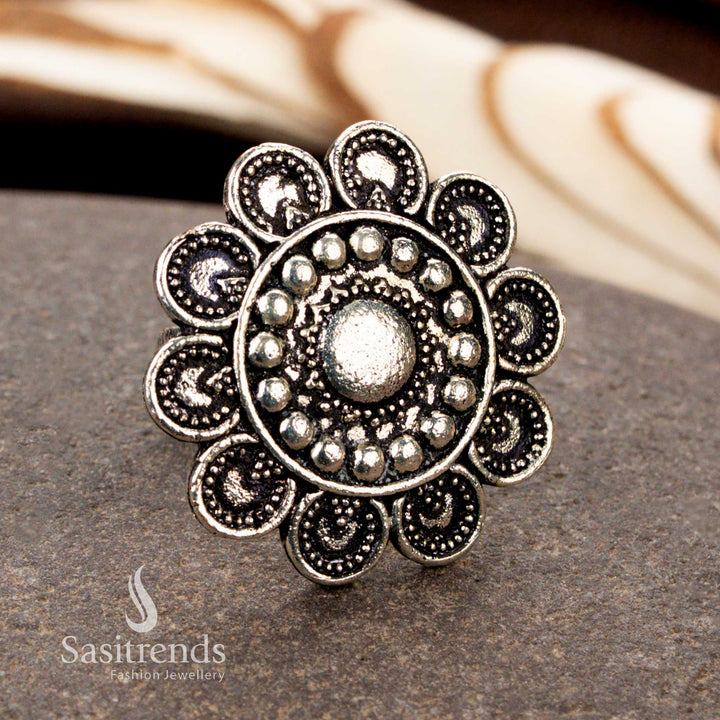 Floral swirl oxidised ring with petal dome pattern for saree styling – Sasitrends