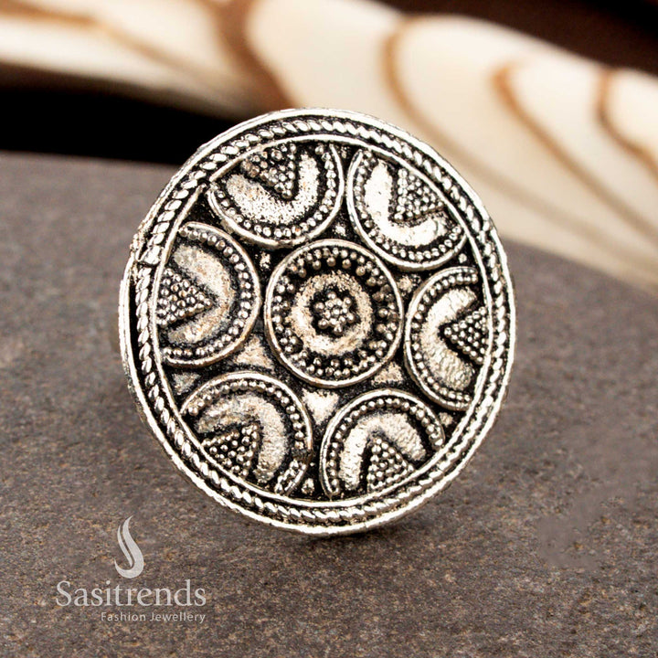 Floral swirl oxidised ring with petal dome pattern for saree styling – Sasitrends