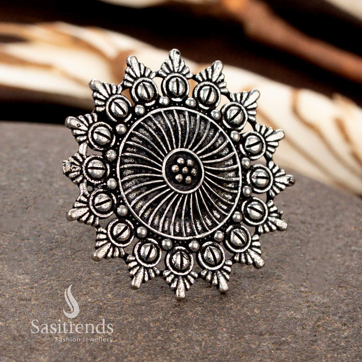 Floral swirl oxidised ring with petal dome pattern for saree styling – Sasitrends