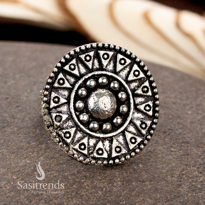 Oxidised peacock motif ring with engraved antique finish – Sasitrends
