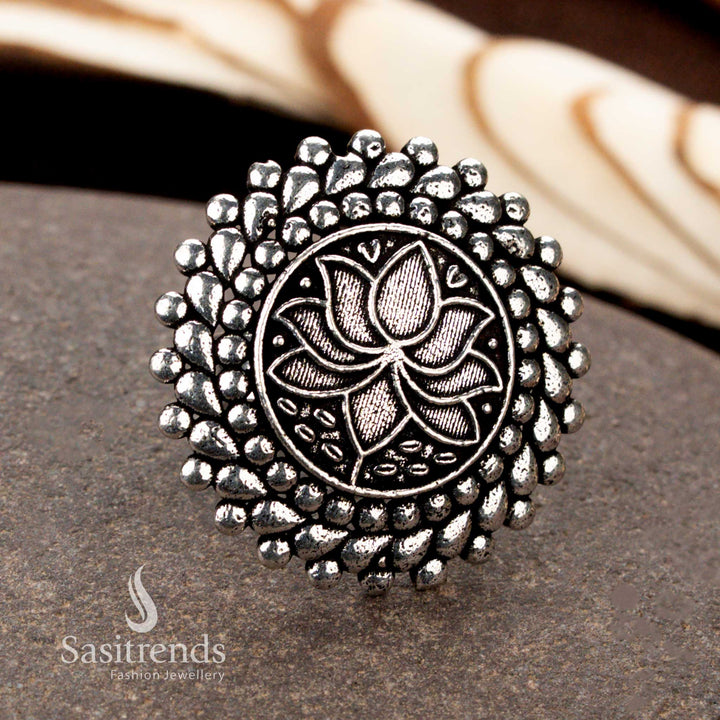 Floral swirl oxidised ring with petal dome pattern for saree styling – Sasitrends