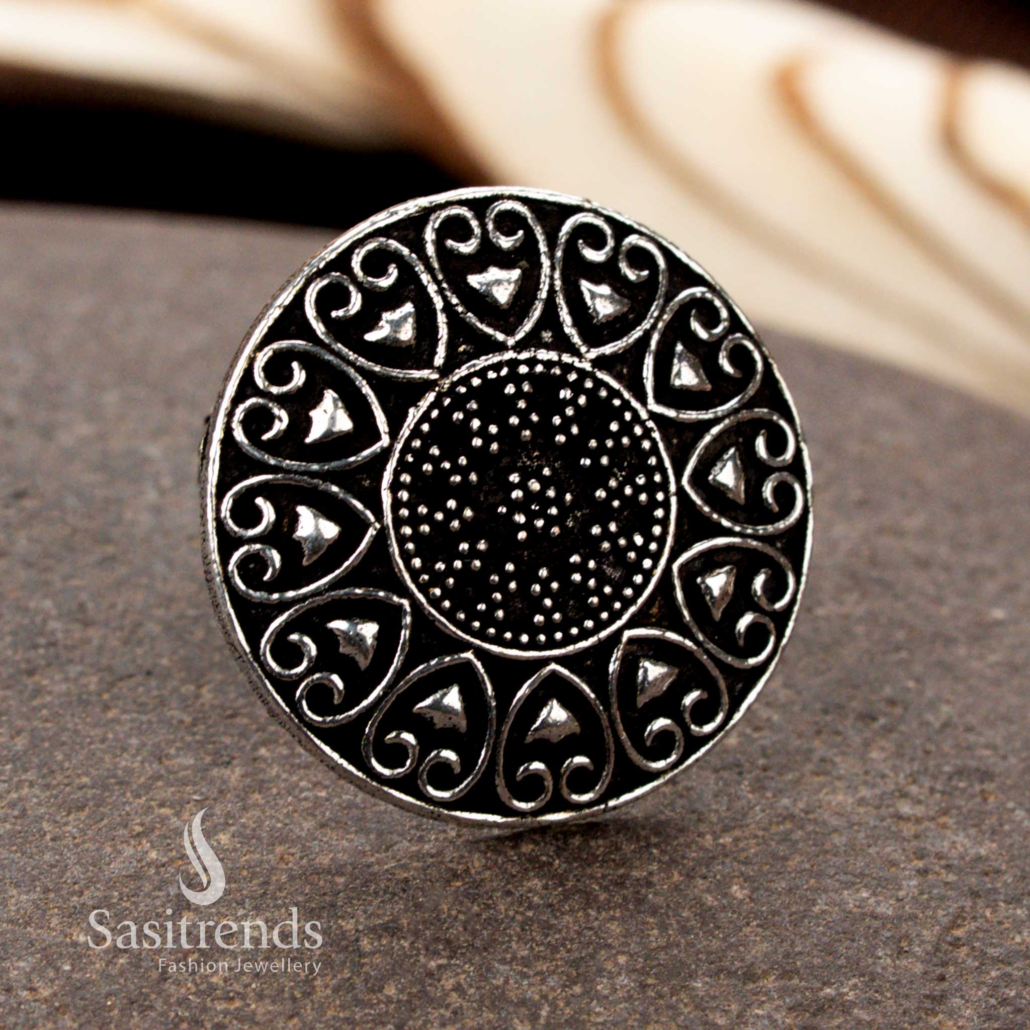 Oxidised ring with engraved antique finish – Sasitrends