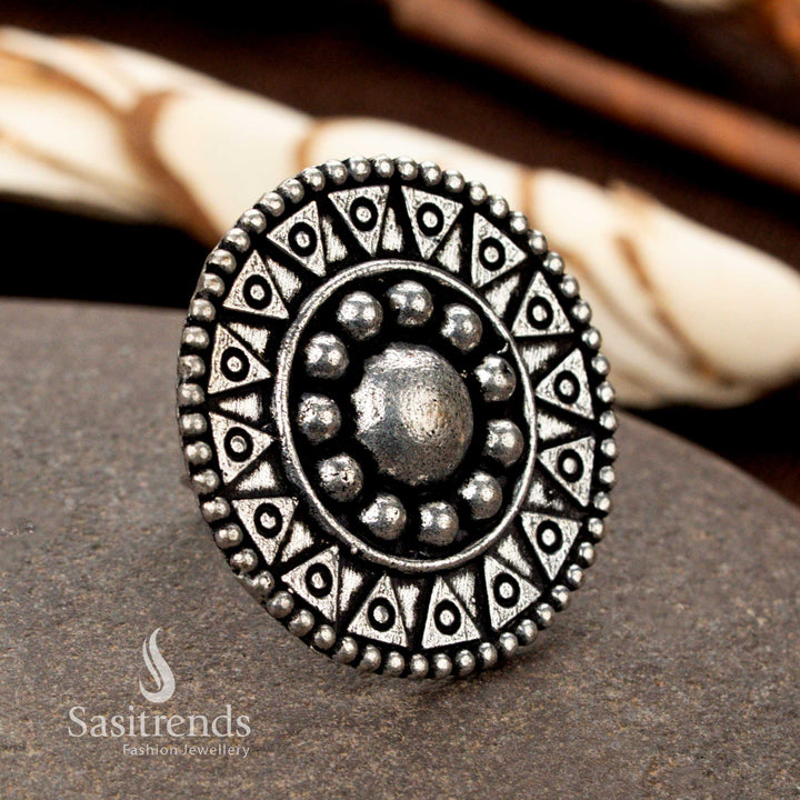 Floral swirl oxidised ring with petal dome pattern for saree styling – Sasitrends