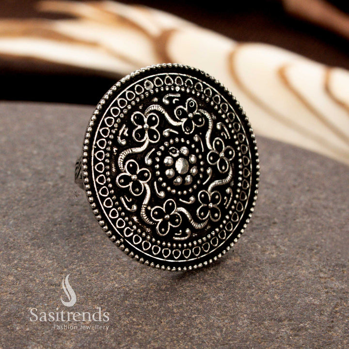 Oxidised  ring with engraved antique finish – Sasitrends