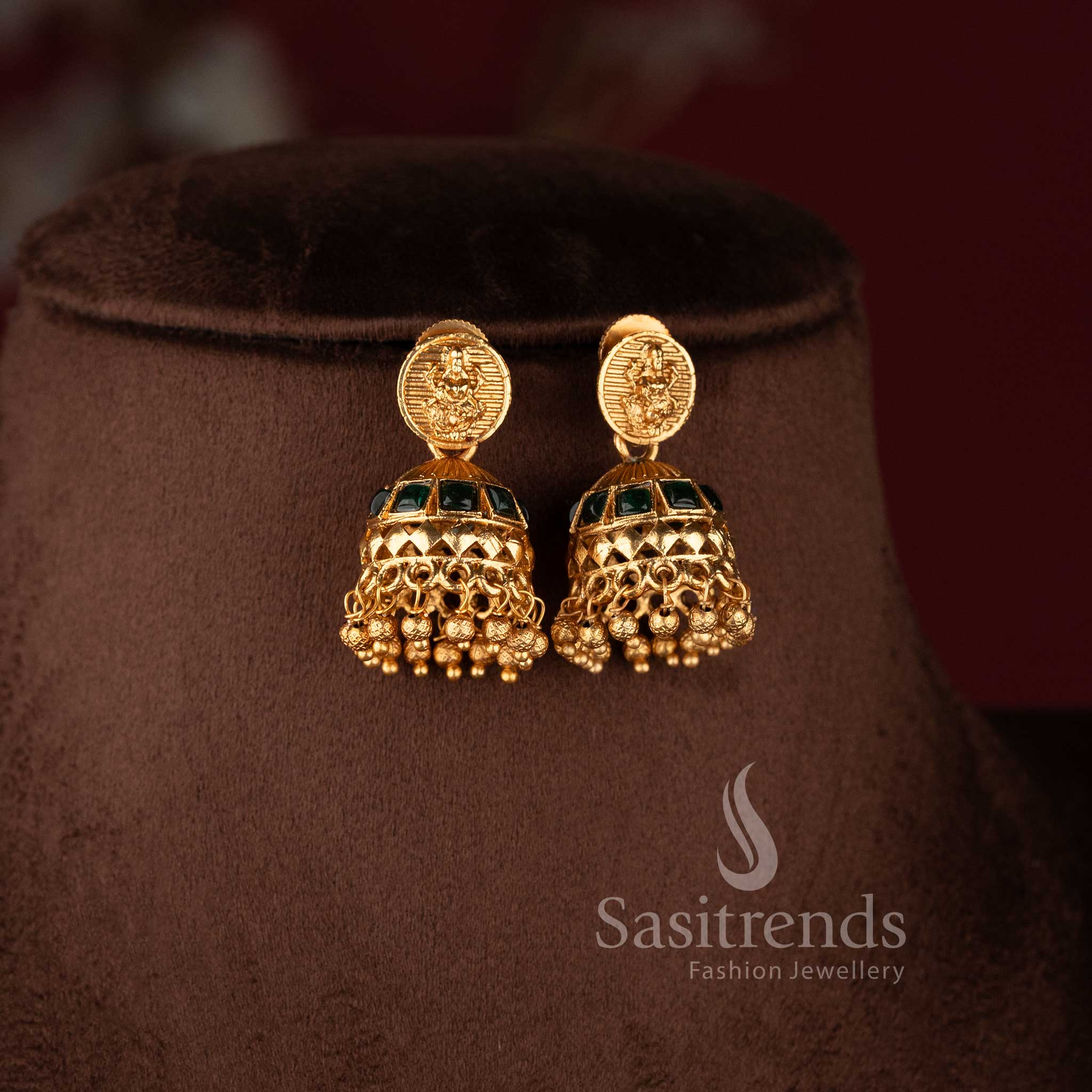 Traditional classic temple matte gold plated square stone choker set by Sasitrends.
