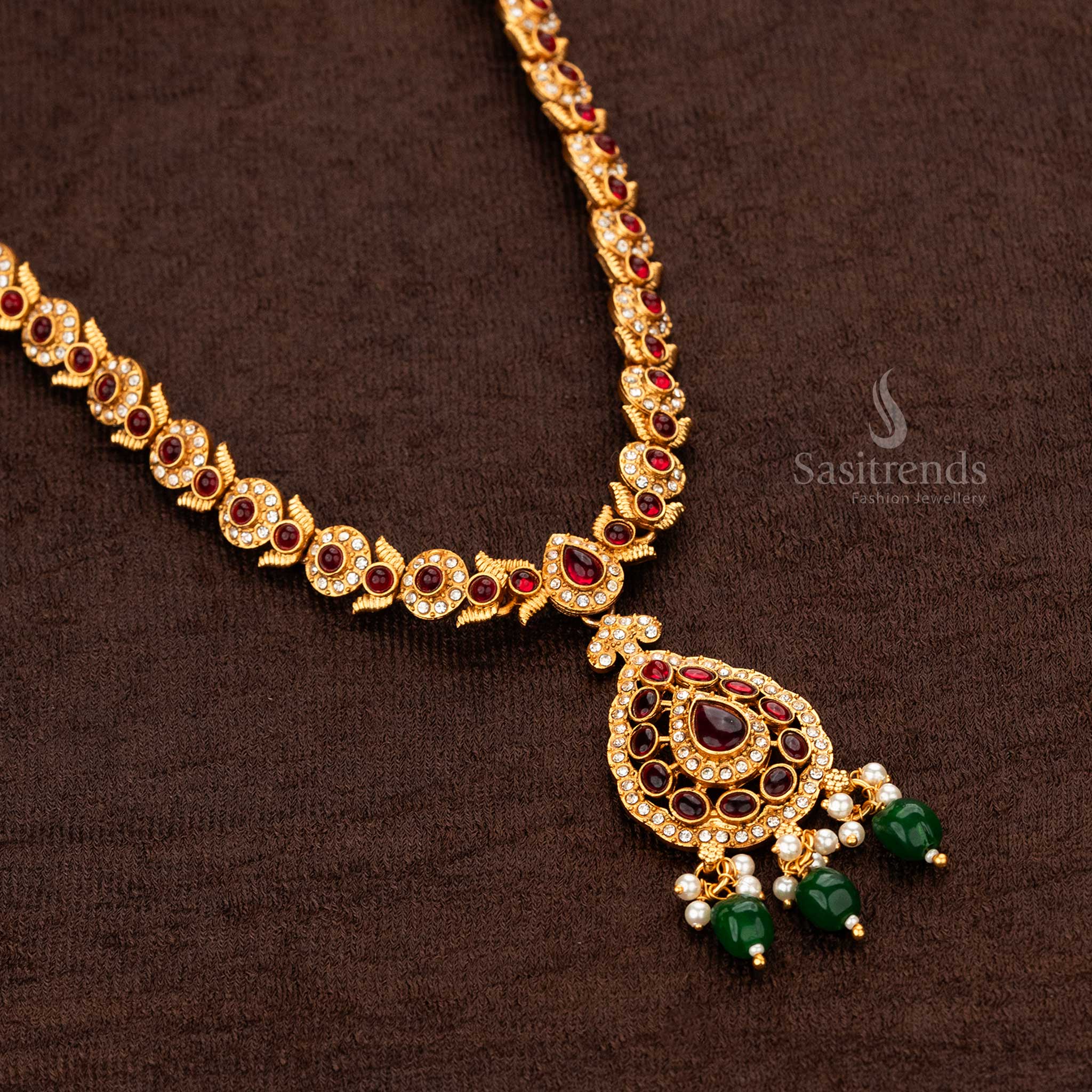 Traditional classic matte gold plated ruby and emerald-like teardrop motif necklace - Sasitrends