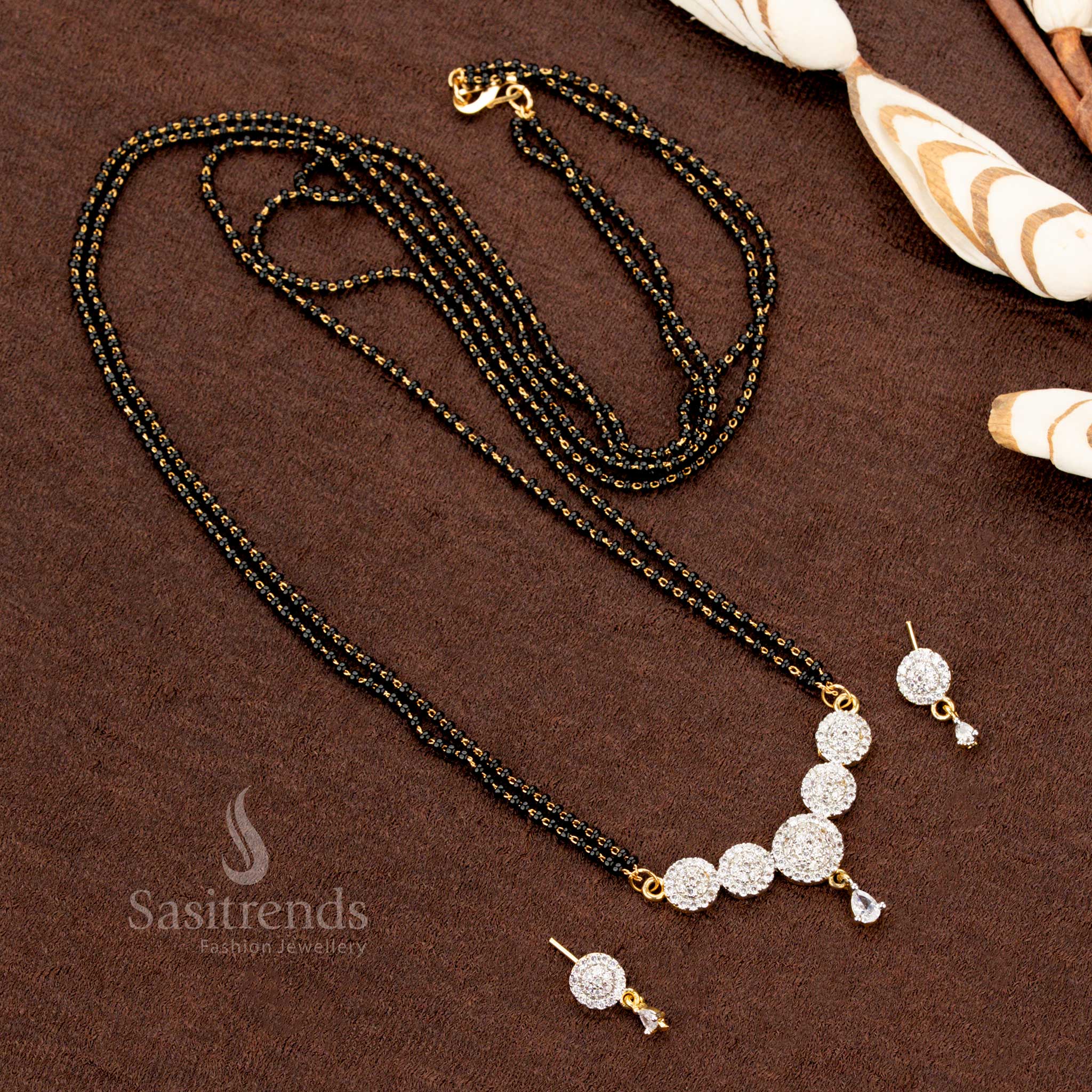 Curved Design AD Pendant Set with Earrings – Traditional Wear - Sasitrends