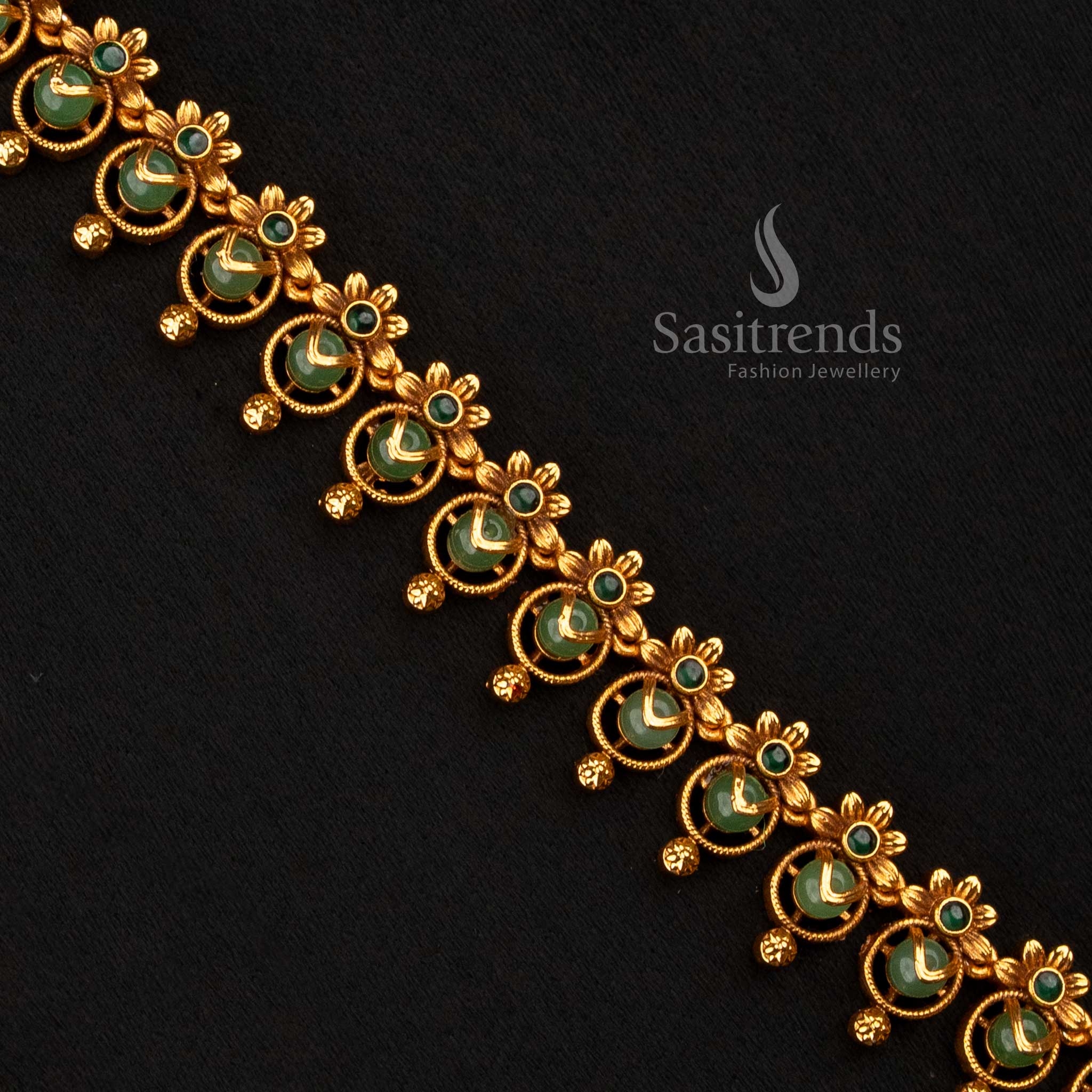 Traditional Matte Gold Plated Floral Short Necklace with Round Pearl Details - Sasitrends